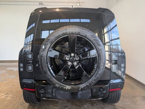 New 2026 Land Rover Defender 110 X-Dynamic SE image 4