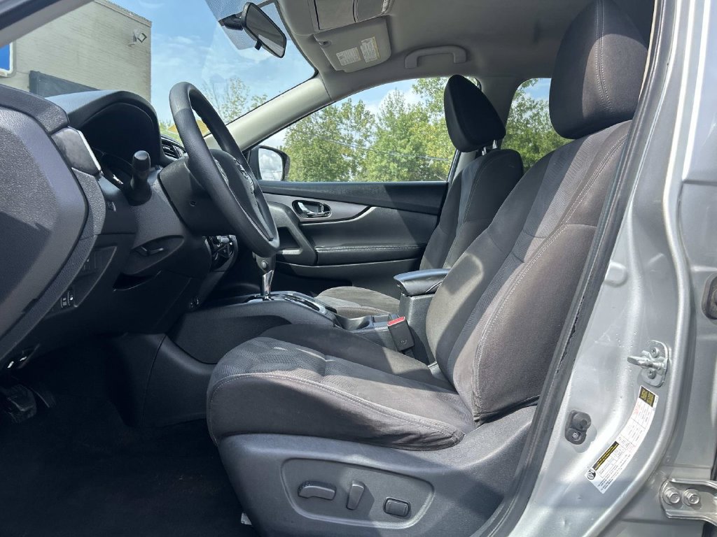 Used 2015 Nissan Rogue SV AWD/4WD image 15