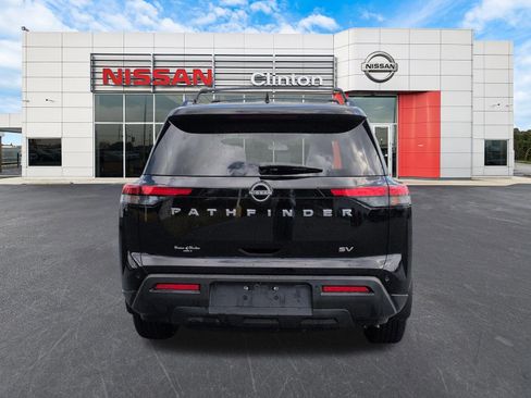 Used 2022 Nissan Pathfinder SV FWD image 4