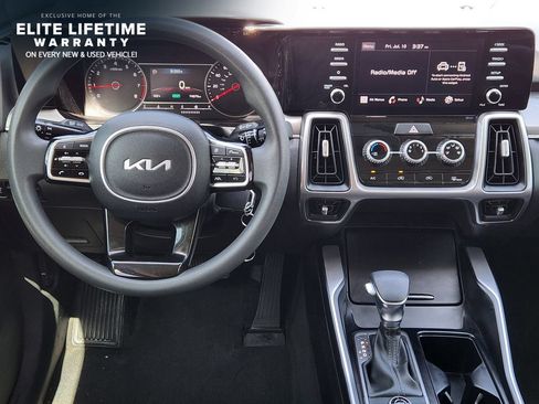 Used 2023 Kia Sorento LX FWD image 24