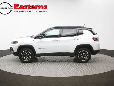 Used 2025 Jeep Compass Trailhawk w/ Trailer Tow Group AWD/4WD image 58