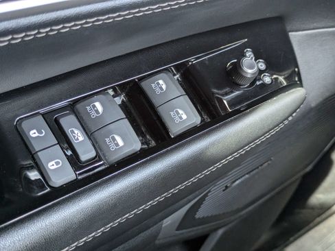 Used 2024 Jeep Wagoneer L Series II w/ Flexible Seating Group RWD image 14