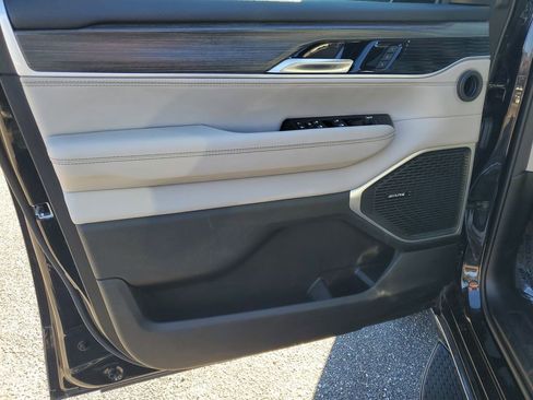 Used 2023 Jeep Wagoneer Series III w/ Preferred Equipment Group image 8