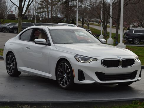 Used 2023 BMW 230i Coupe w/ Premium Package image 5