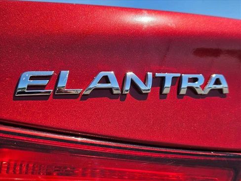 Used 2016 Hyundai Elantra SE FWD image 22
