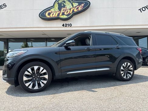 Used 2025 Ford Explorer Platinum w/ LUX Leather Package AWD/4WD image 18