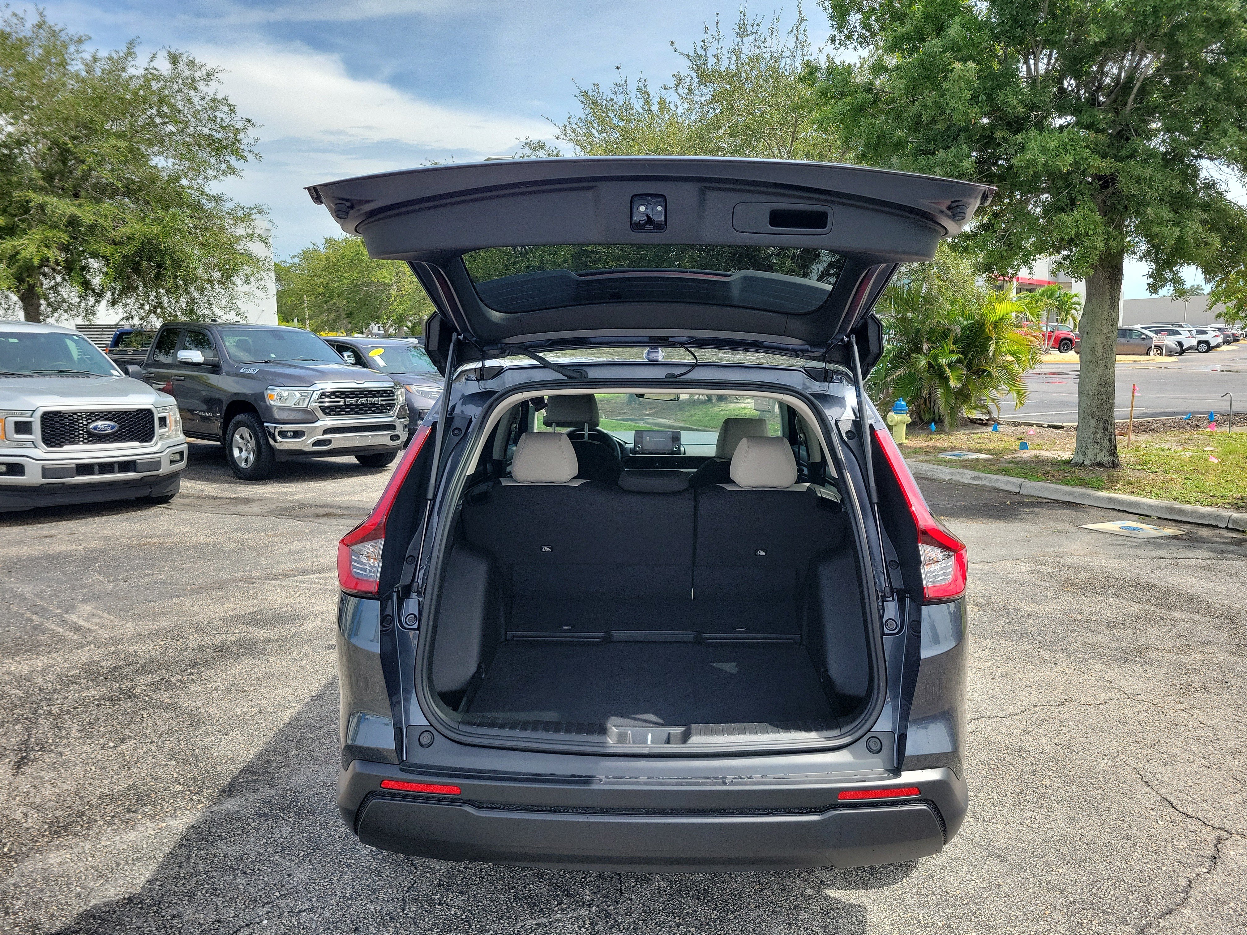 Used 2024 Honda CR-V EX image 11