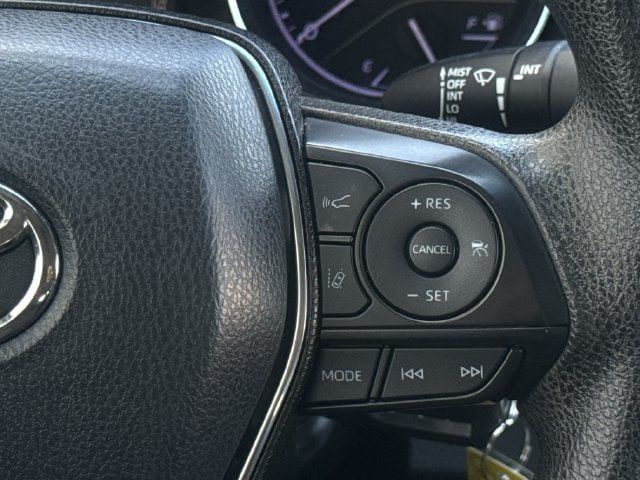 Used 2019 Toyota Camry LE FWD image 14