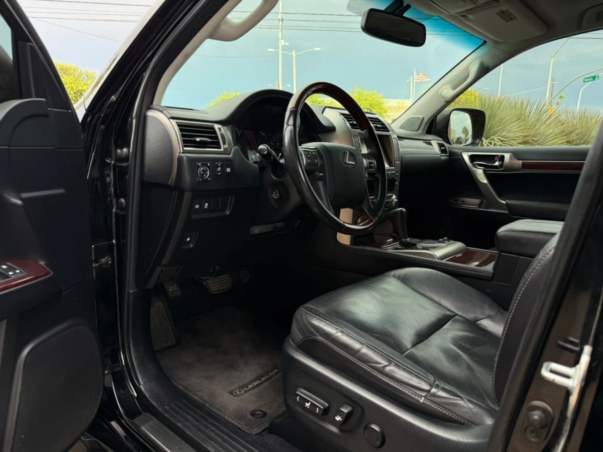Used 2014 Lexus GX 460 w/ Premium Package AWD/4WD image 40
