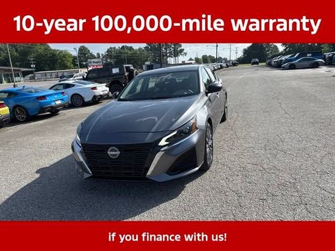 Used 2025 Nissan Altima 2.5 SV FWD image 8