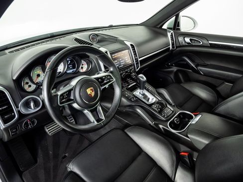 Used 2015 Porsche Cayenne S image 4
