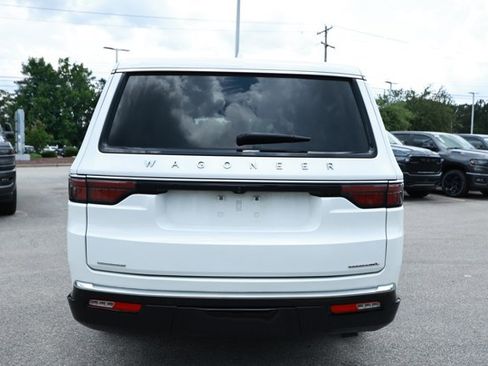 Used 2023 Jeep Wagoneer L Series II AWD/4WD image 7