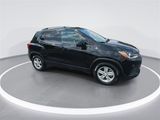 Used 2022 Chevrolet Trax LT w/ LT Convenience Package image 2