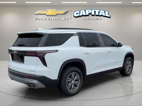 Used 2025 Chevrolet Traverse LT w/ Enhanced Driving Package FWD image 6