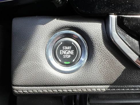 Used 2023 Chevrolet Colorado LT w/ LT Convenience Package II AWD/4WD image 31