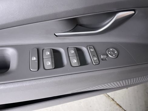 Used 2021 Hyundai Elantra SEL w/ Convenience Package FWD image 11