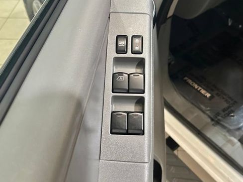 Used 2019 Nissan Frontier SL AWD/4WD image 27