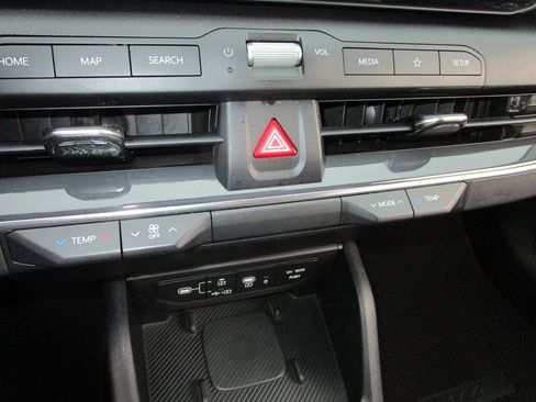 Used 2025 Kia K4 EX image 27