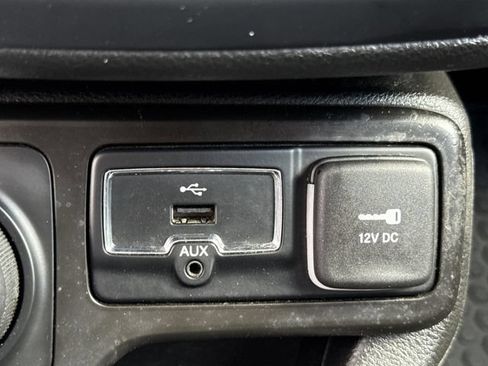 Certified 2023 Jeep Renegade Latitude AWD/4WD image 26