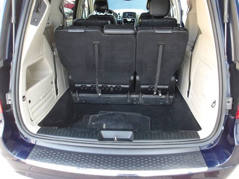 Used 2014 Chrysler Town & Country Touring-L w/ Driver Convenience Group FWD image 25