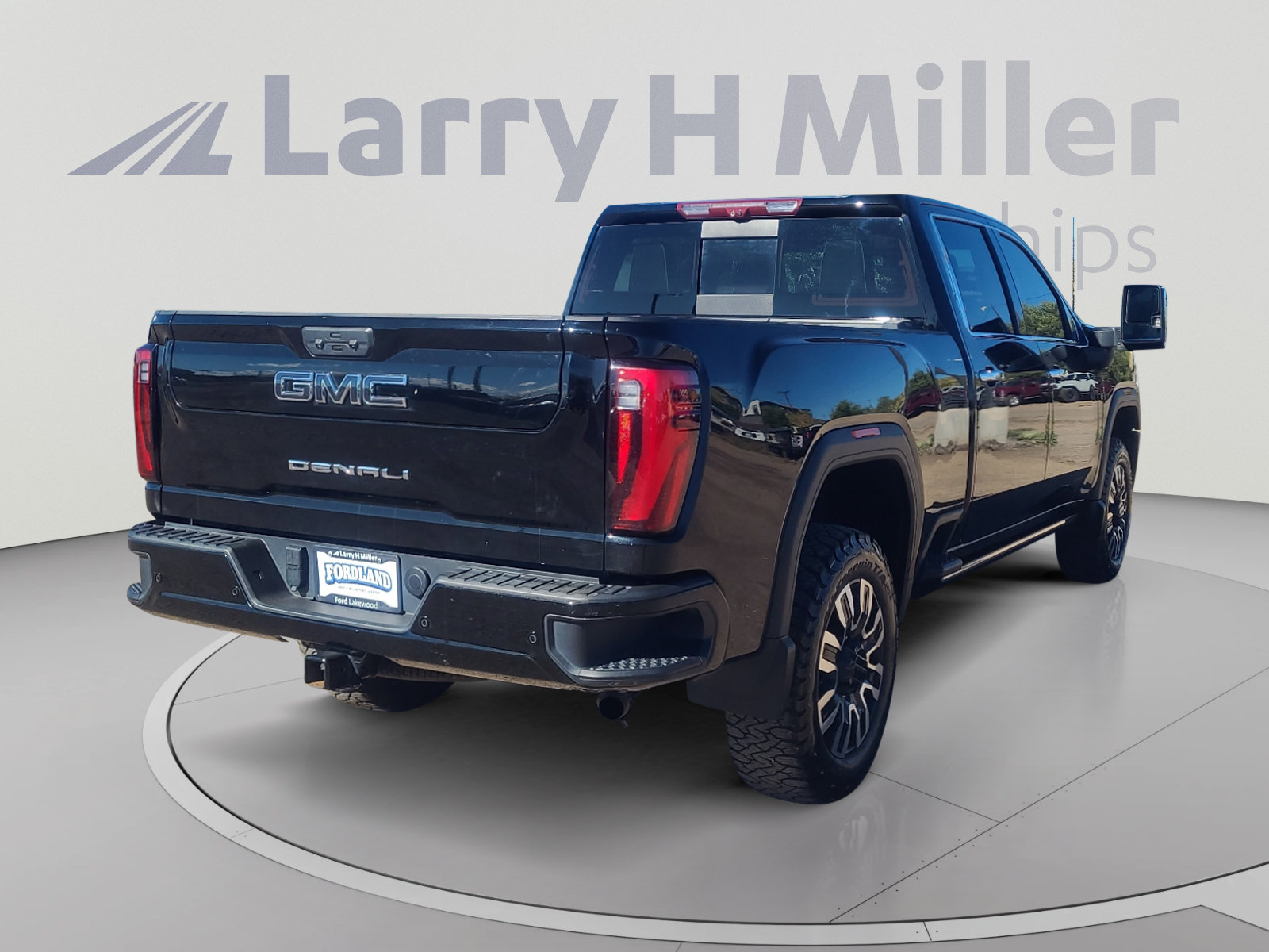 Used 2024 GMC Sierra 2500 Denali Ultimate w/ LPO, GMC Protection Package AWD/4WD image 5
