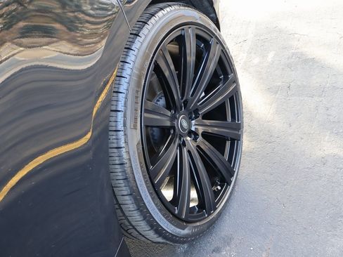 Used 2023 Land Rover Range Rover SE image 38