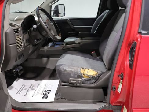 Used 2006 Nissan Titan SE AWD/4WD image 2