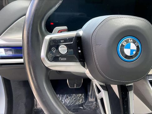 Used 2023 BMW i7 xDrive60 w/ Executive Package 2 AWD/4WD image 23