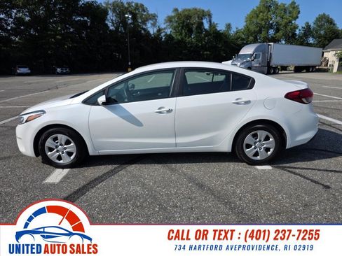 Used 2018 Kia Forte LX w/ LX Popular Package FWD image 2