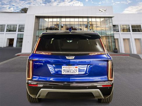 Used 2026 Cadillac Vistiq Sport image 3
