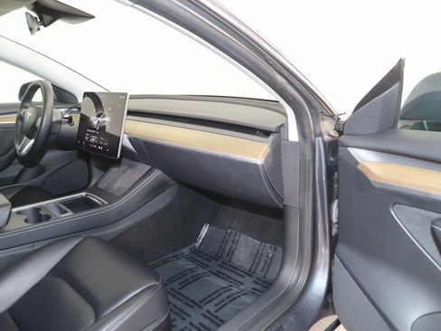 Used 2023 Tesla Model 3 Standard Range image 43