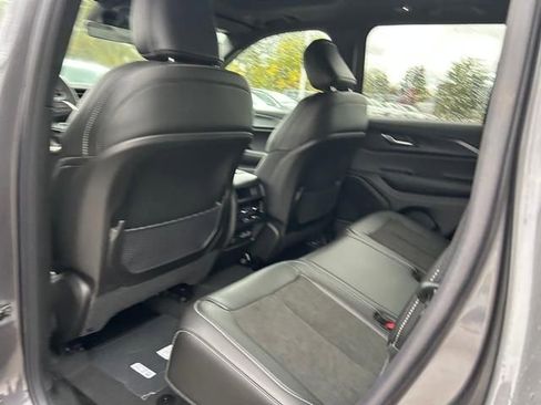 New 2025 Jeep Grand Cherokee Altitude image 14