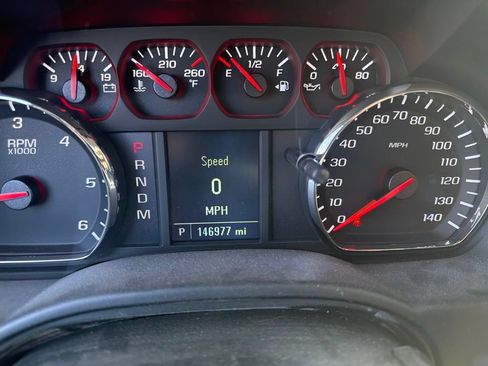 Used 2015 Chevrolet Suburban 2WD image 11