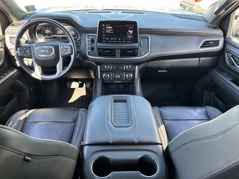 Used 2022 GMC Yukon XL SLT w/ SLT Premium Package image 19
