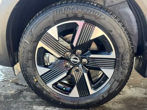 Certified 2025 Nissan Kicks SV image 10