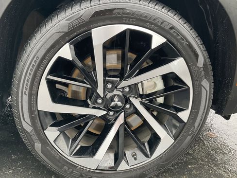 Used 2024 Mitsubishi Outlander SE Black Edition image 11