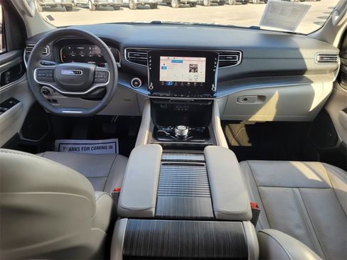 Used 2024 Jeep Wagoneer Series II image 16