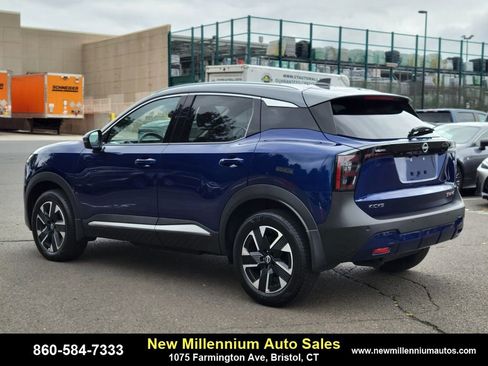 Used 2025 Nissan Kicks SR image 3
