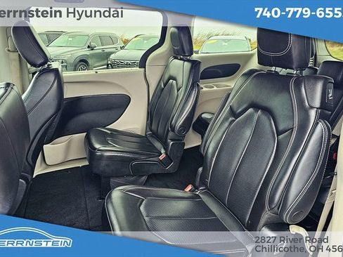 Used 2023 Chrysler Pacifica Touring-L image 25