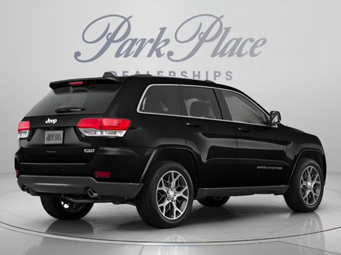 Used 2018 Jeep Grand Cherokee Limited w/ Luxury Group II RWD image 3