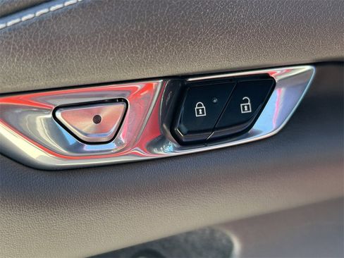 Used 2021 Chevrolet Corvette Stingray Coupe w/ Z51 Performance Package image 17