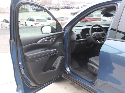 New 2026 Chevrolet Traverse LT w/ Midnight/Sport Edition image 8