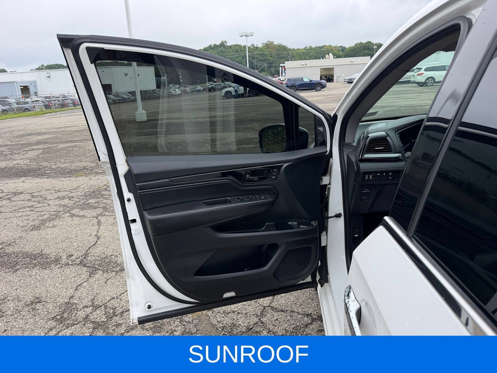 Used 2023 Honda Odyssey Elite image 12