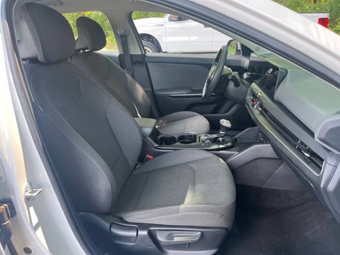 Used 2025 Kia K4 FWD image 35