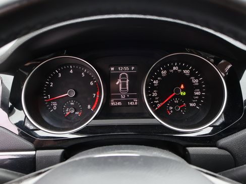 Used 2017 Volkswagen Jetta SEL image 32