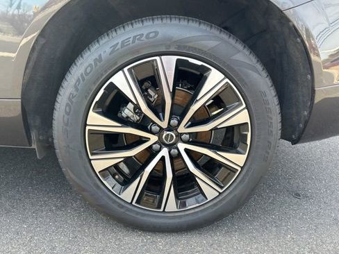 Certified 2025 Volvo XC60 B5 Plus AWD/4WD image 9