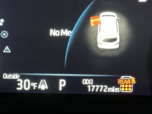 Used 2025 Toyota Sienna LE image 24