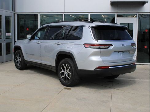 Used 2023 Jeep Grand Cherokee L Limited w/ Trailer Tow Group (B) AWD/4WD image 8