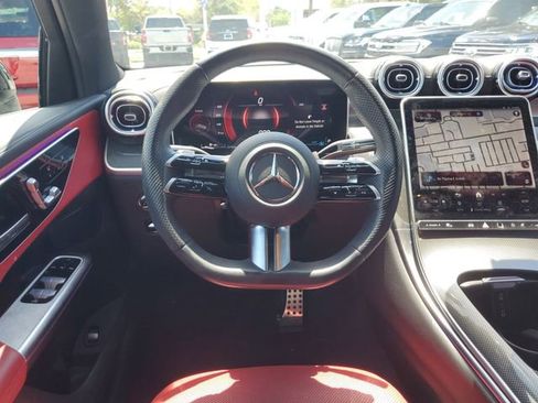Used 2025 Mercedes-Benz GLC 300 4MATIC image 12