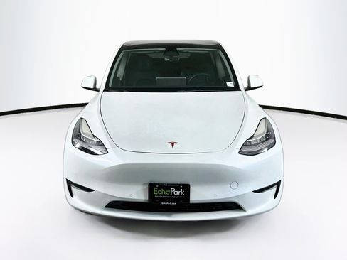 Used 2022 Tesla Model Y Long Range AWD/4WD image 2
